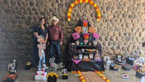 ALTAR Y DESFILE DE DIA DE MUERTOS