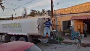 SE BRINDA APOYO CON EL SUMINISTRO DE AGUA